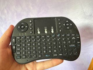 Mini Tastiera Wireless Retroilluminata con Touchpad