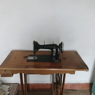 Máquina de coser Sigma antigua
