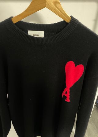 Suéter Ami Paris Negro Corazón Rojo