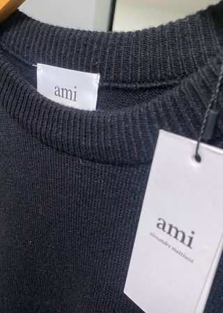 Suéter Ami Paris Negro Corazón Rojo