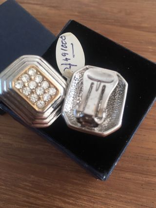 Pendientes elegantes plateados y dorados