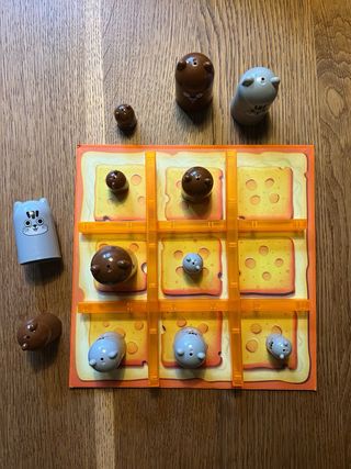 Juego de mesa Cat vs Rat (tres en raya)