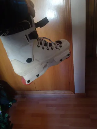 Patines agresivos blancos