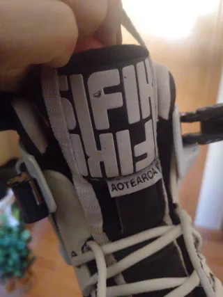 Patines agresivos blancos