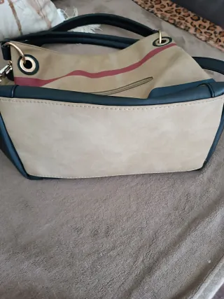 Borsa a spalla beige e nera con tracolla