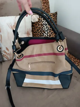 Borsa a spalla beige e nera con tracolla