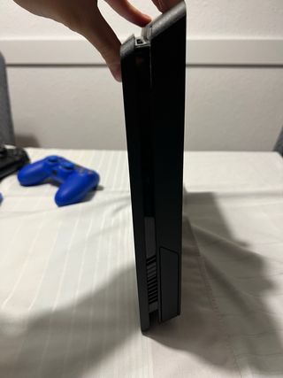 *PRECIO NEGOCIABLE* Play Station 4 Slim