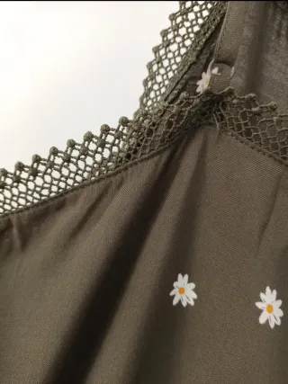 Vestido de verano verde con flores