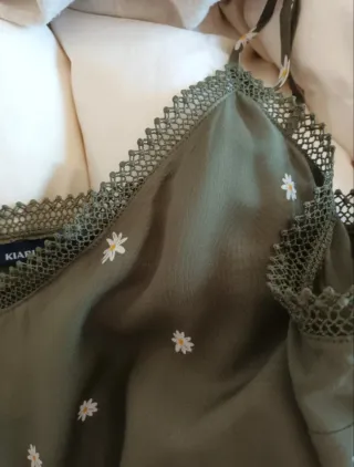 Vestido de verano verde con flores