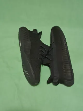 Adidas Yeezy Boost 350 V2 Negras