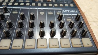 Arturia Drumbrute Caja Ritmos Sintetizador