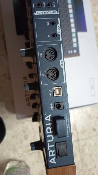 Arturia Drumbrute Caja Ritmos Sintetizador