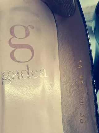 Zapatos de salón negros charol