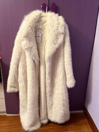 Abrigo largo pelo blanco Stradivarius Talla L