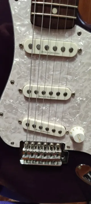 Fender Squier Stratocaster Púrpura Oscuro