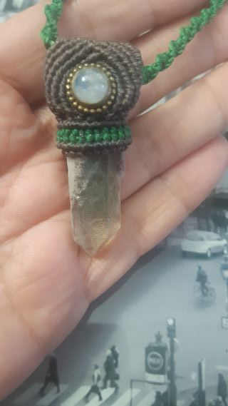 Colgante macramé punta clorita