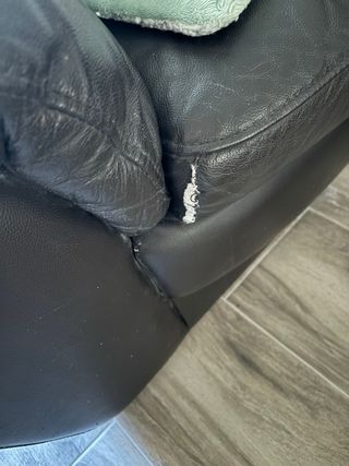 Sofá de piel negro