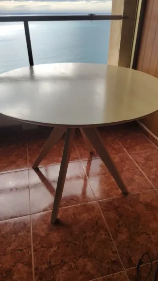 Mesa redonda de madera  Sekiz