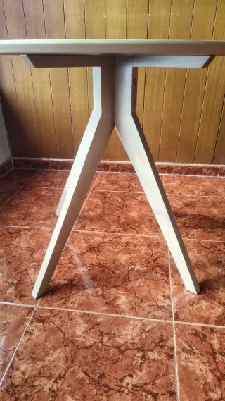 Mesa redonda de madera  Sekiz