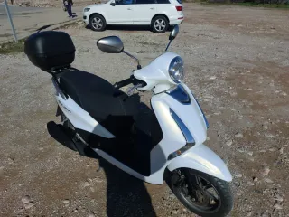Yamaha Delight Scooter Blanca