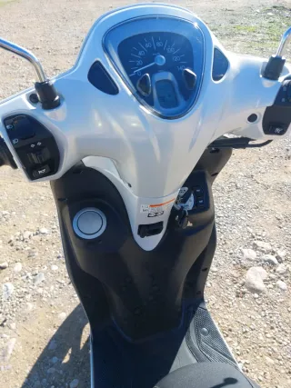 Yamaha Delight Scooter Blanca