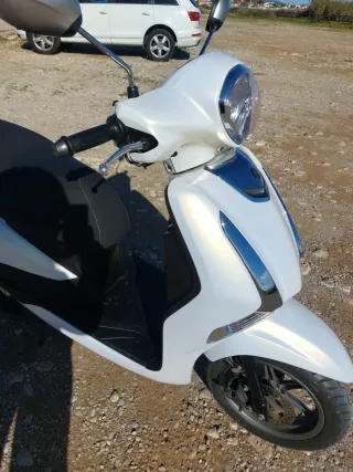 Yamaha Delight Scooter Blanca