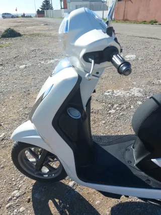 Yamaha Delight Scooter Blanca