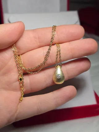 Collana con pendente goccia moissanite