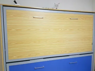 Litera metálica abatibles en color azul/madera