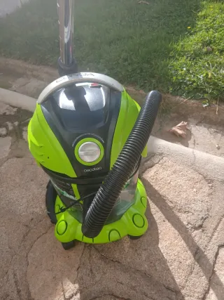 Aspiradora de agua y sólidos