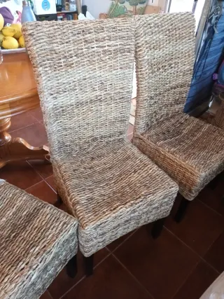 4 sillas de comedor de mimbre. Precio total