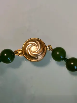 Collana perle giada verde con chiusura oro