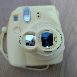 Cámara Fujifilm Instax Mini 8 + Lente Selfie