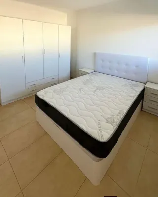 Canapé de tela y madera