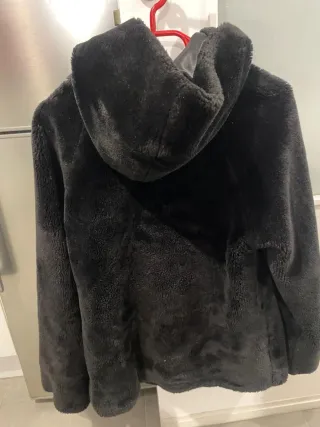 Abrigo Negro Peludo Gap Talla L