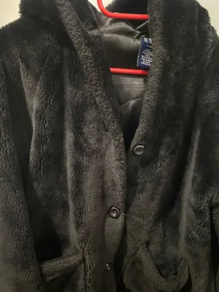 Abrigo Negro Peludo Gap Talla L