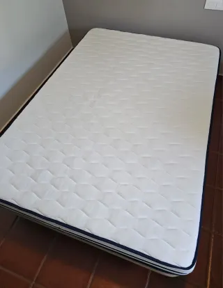 Base tapizada + Colchón 135x190 cm.