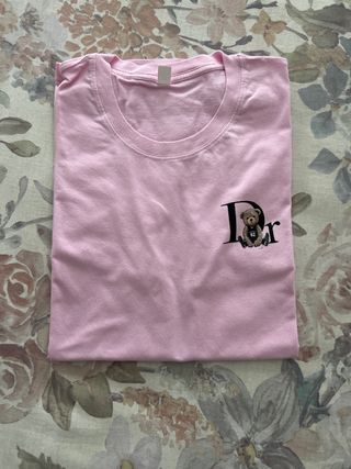 Camiseta rosa con oso bordado Talla M