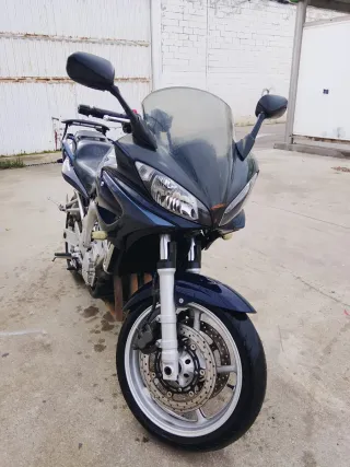 Moto Deportiva Azul Oscuro