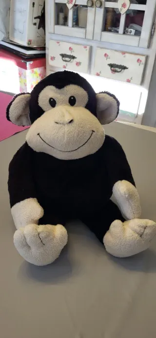 Mono de peluche negro y beige