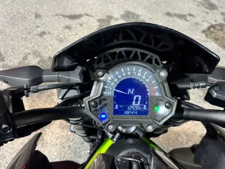 Moto Kawasaki Z900 Naked Negra