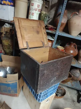 Caja de madera antigua