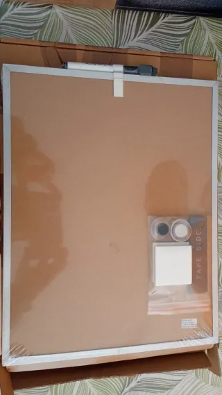 Pizarra blanca marco metálico plateado