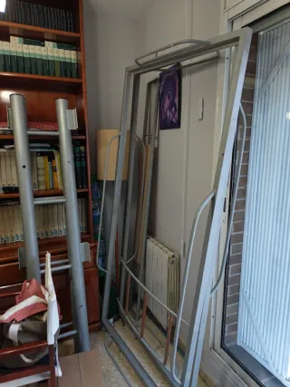 Litera abatible metal y madera desmontada