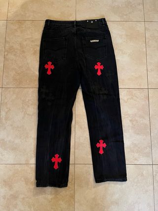 Jeans neri Chrome Hearts con croci rosse