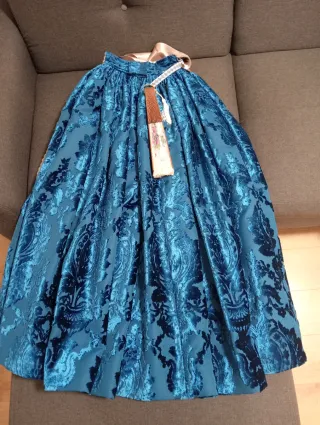 Traje Fallera Niña Talla 8-10. Tiene una puesta.