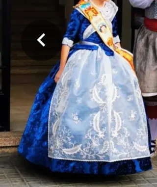 Traje Fallera Niña Talla 8-10. Tiene una puesta.