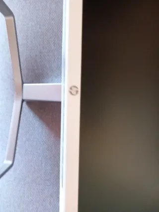 Monitor HP M24 FWA con altavoces