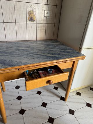 Mesa de cocina y sillas