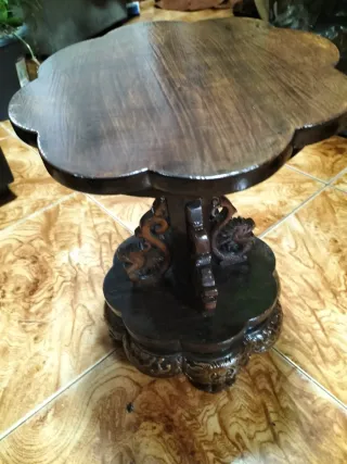 Mesita auxiliar antigua de madera